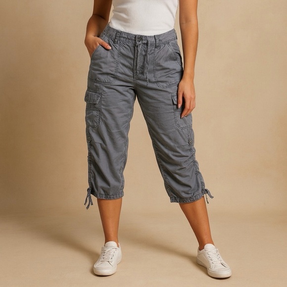 UNIONBAY Pants - UNIONBAY Gray Cargo Y2K Capris for Women Size 0